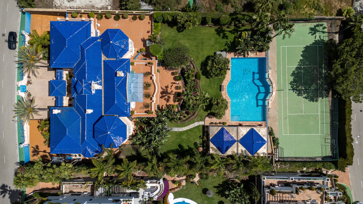 6 Bed Townhouse for sale in Nueva Andalucía Costa Del Sol, Málaga, Spain
