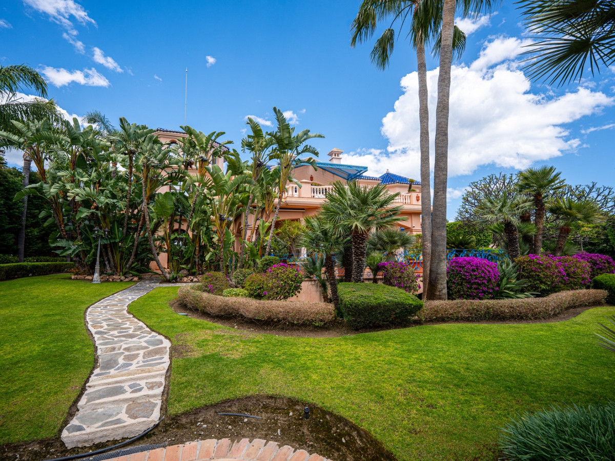 6 Bed Townhouse for sale in Nueva Andalucía Costa Del Sol, Málaga, Spain
