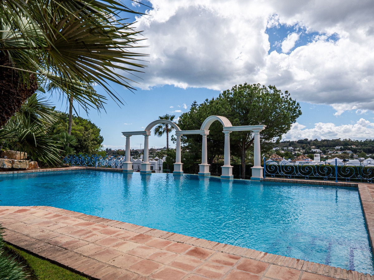6 Bed Townhouse for sale in Nueva Andalucía Costa Del Sol, Málaga, Spain
