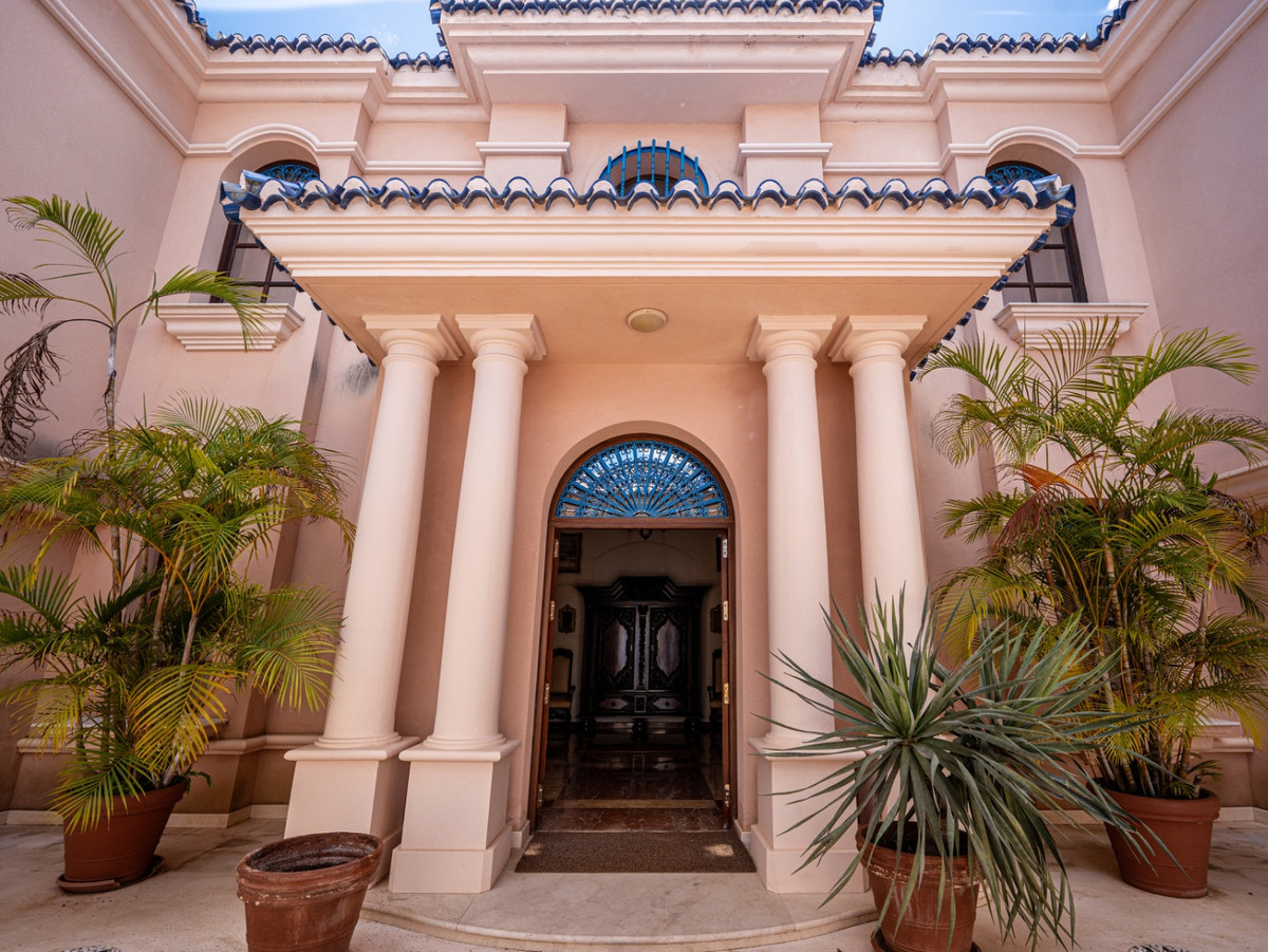 6 Bed Townhouse for sale in Nueva Andalucía Costa Del Sol, Málaga, Spain