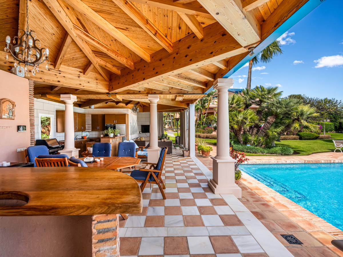6 Bed Townhouse for sale in Nueva Andalucía Costa Del Sol, Málaga, Spain