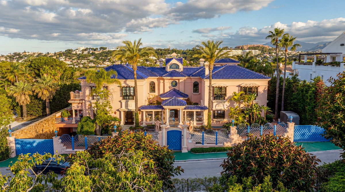 6 Bed Townhouse for sale in Nueva Andalucía Costa Del Sol, Málaga, Spain