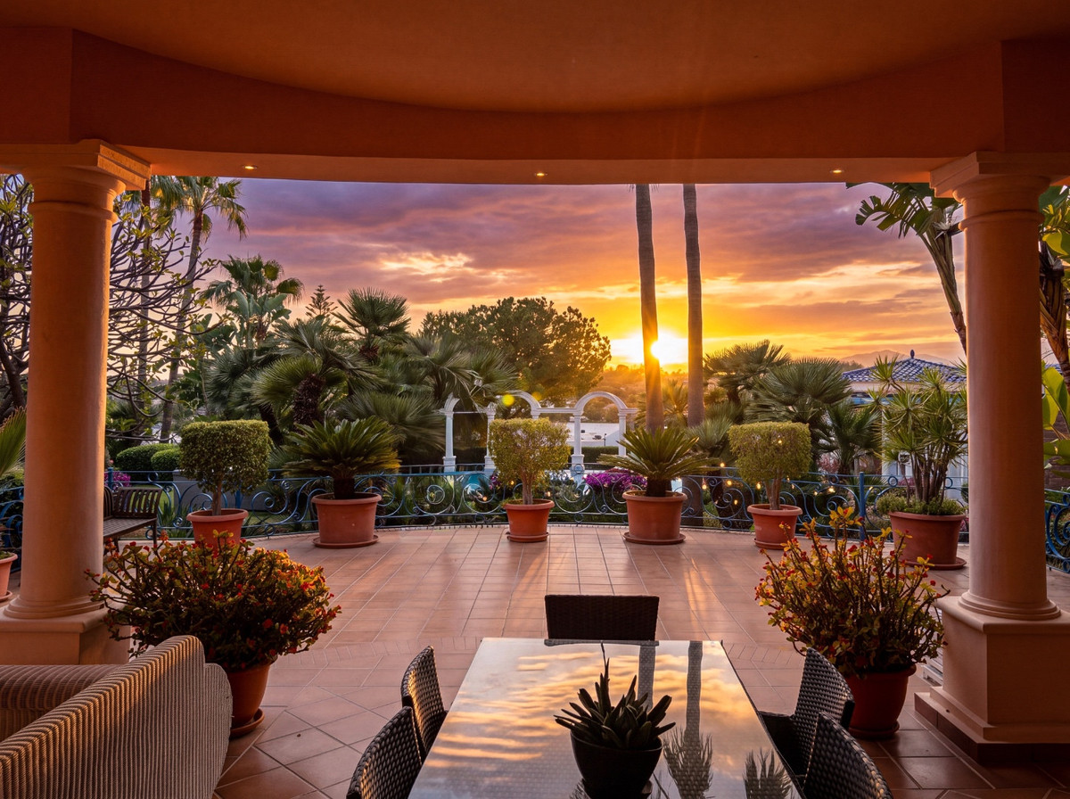 6 Bed Townhouse for sale in Nueva Andalucía Costa Del Sol, Málaga, Spain