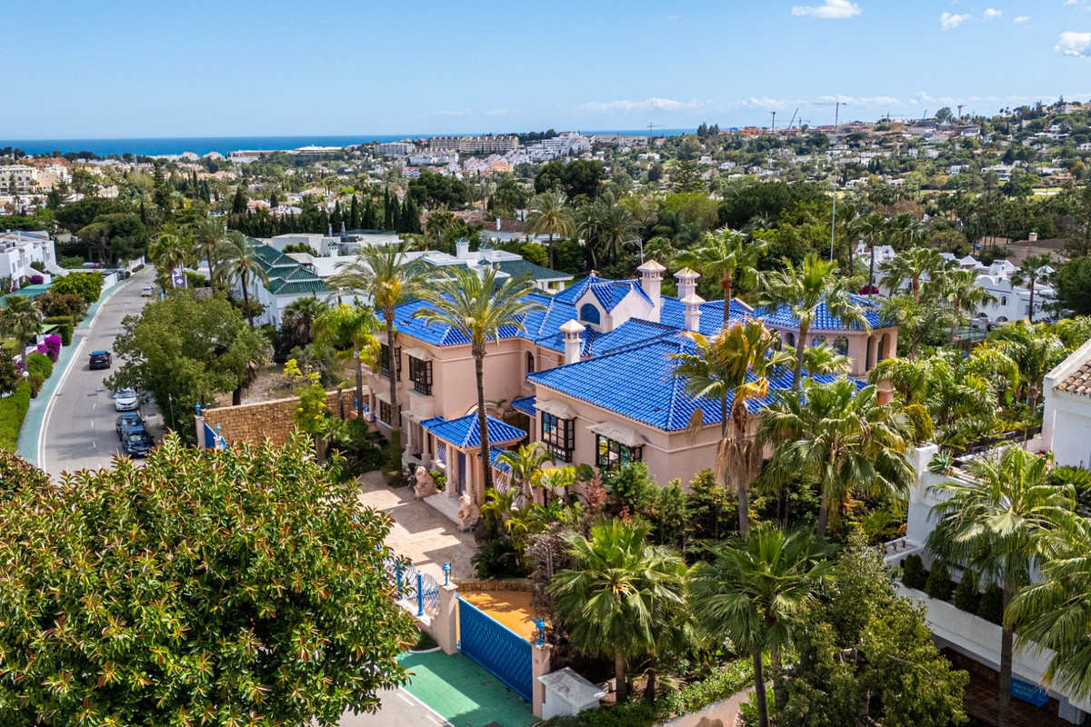 6 Bed Townhouse for sale in Nueva Andalucía Costa Del Sol, Málaga, Spain