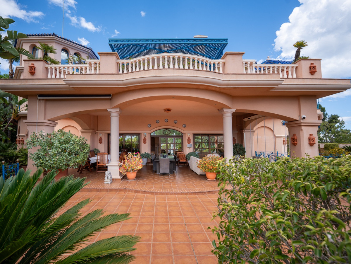 6 Bed Townhouse for sale in Nueva Andalucía Costa Del Sol, Málaga, Spain
