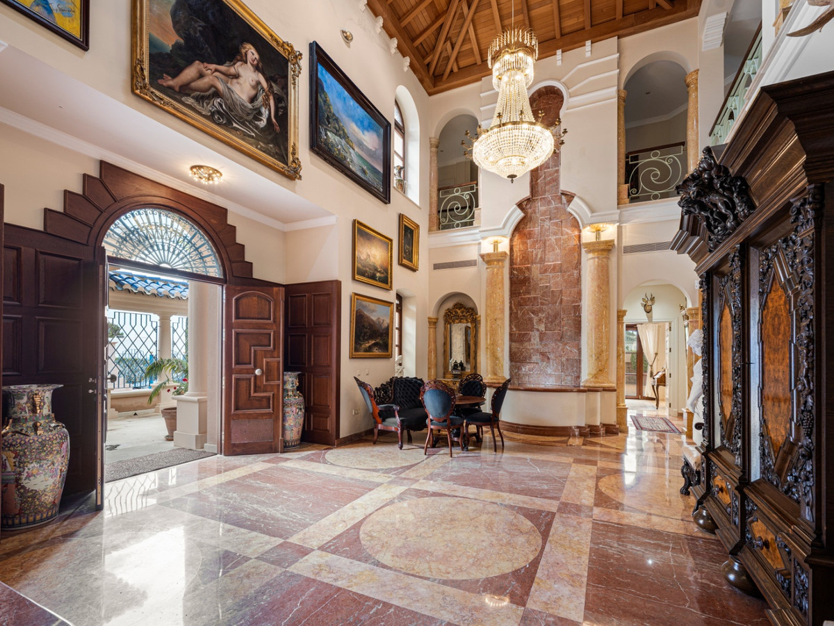 6 Bed Townhouse for sale in Nueva Andalucía Costa Del Sol, Málaga, Spain