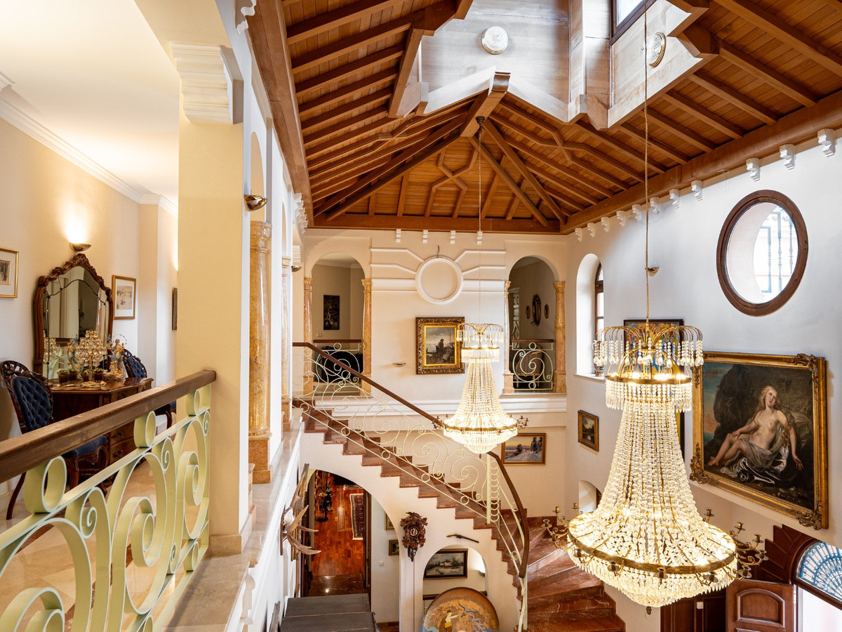 6 Bed Townhouse for sale in Nueva Andalucía Costa Del Sol, Málaga, Spain