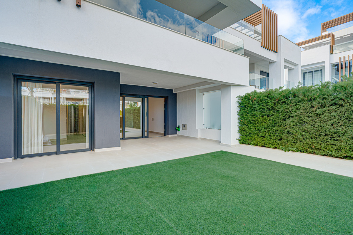 Se vende Apartamento Planta Baja de 2 dormitorios en Costa Del Sol, Málaga, España
