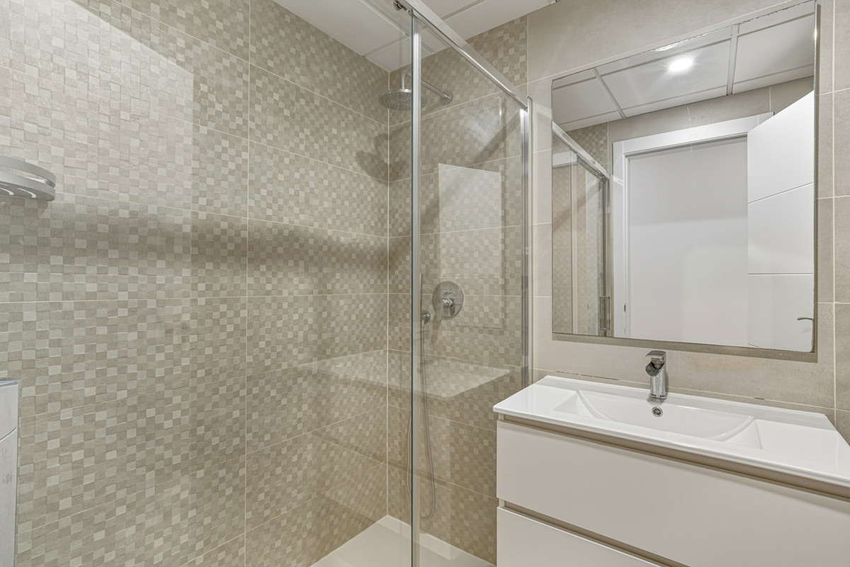 Se vende Apartamento Planta Baja de 2 dormitorios en Costa Del Sol, Málaga, España