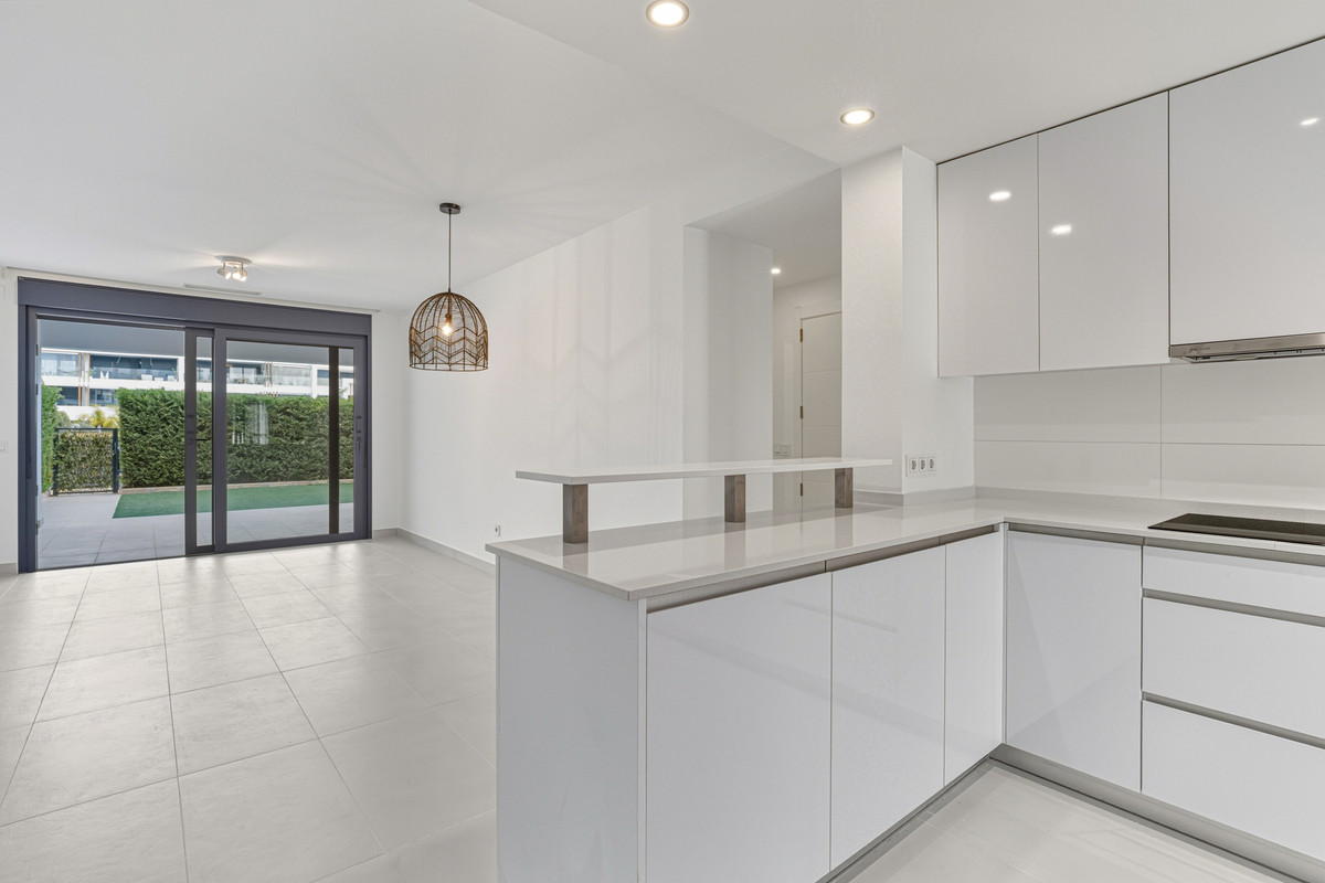 Se vende Apartamento Planta Baja de 2 dormitorios en Costa Del Sol, Málaga, España