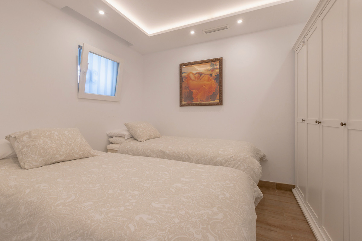 2 Bed Apartment for sale in The Golden Mile Costa Del Sol, Málaga, Spain