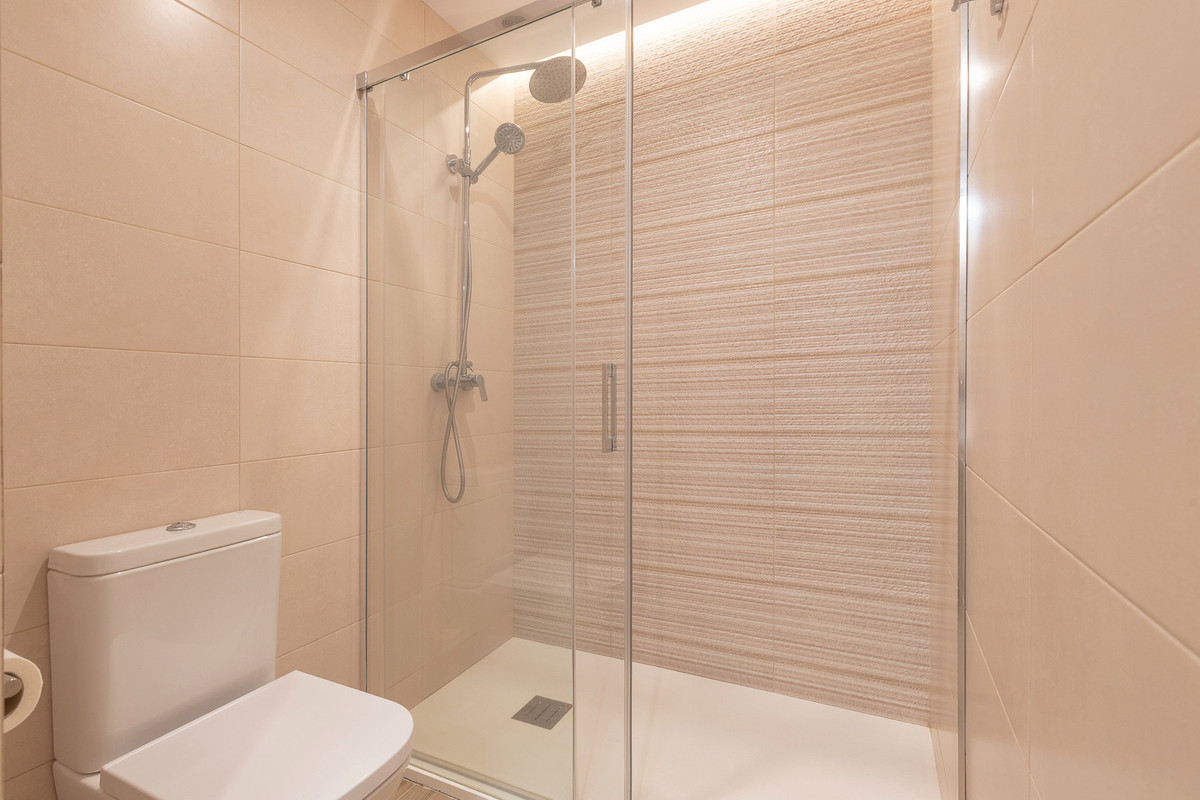 2 Bed Apartment for sale in The Golden Mile Costa Del Sol, Málaga, Spain