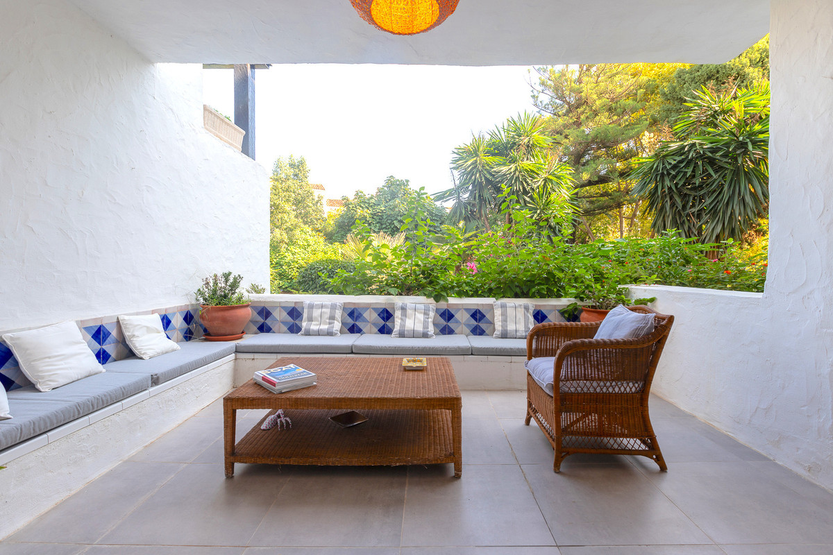 2 Bed Apartment for sale in The Golden Mile Costa Del Sol, Málaga, Spain