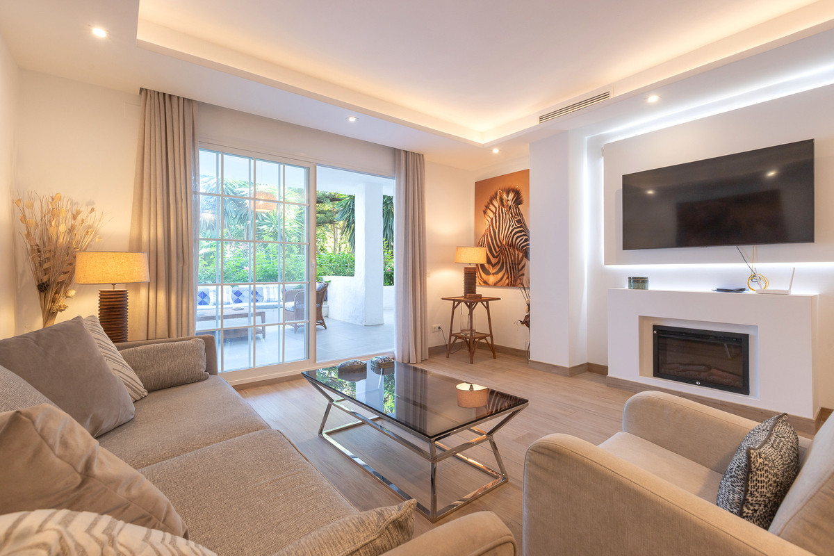 2 Bed Apartment for sale in The Golden Mile Costa Del Sol, Málaga, Spain