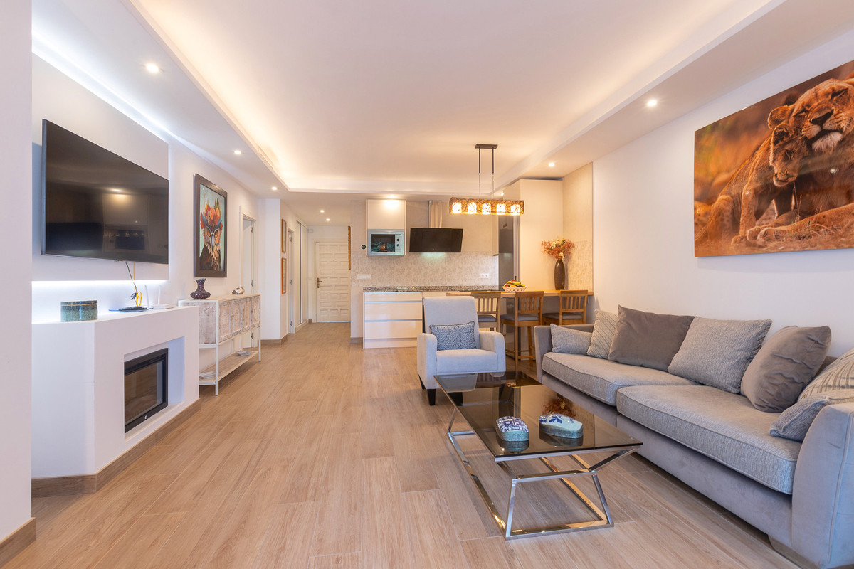2 Bed Apartment for sale in The Golden Mile Costa Del Sol, Málaga, Spain