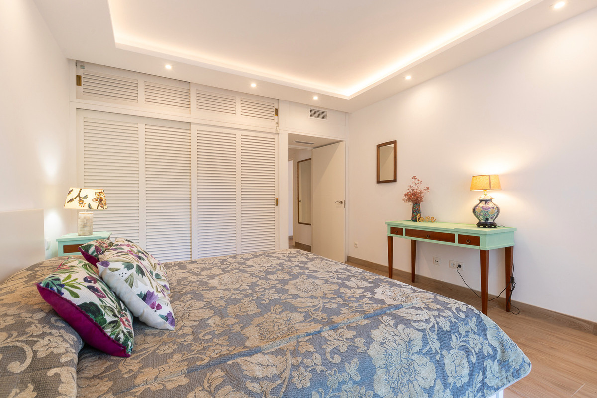 2 Bed Apartment for sale in The Golden Mile Costa Del Sol, Málaga, Spain