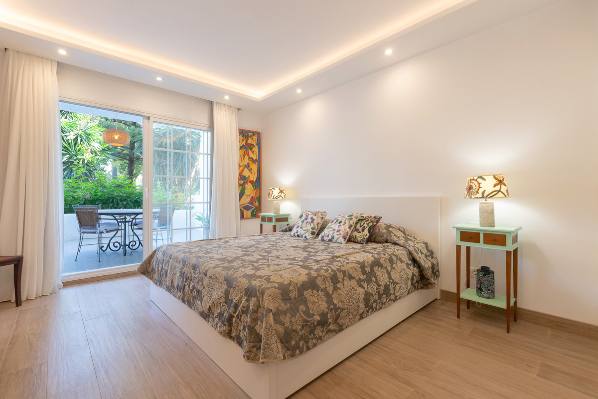 2 Bed Apartment for sale in The Golden Mile Costa Del Sol, Málaga, Spain