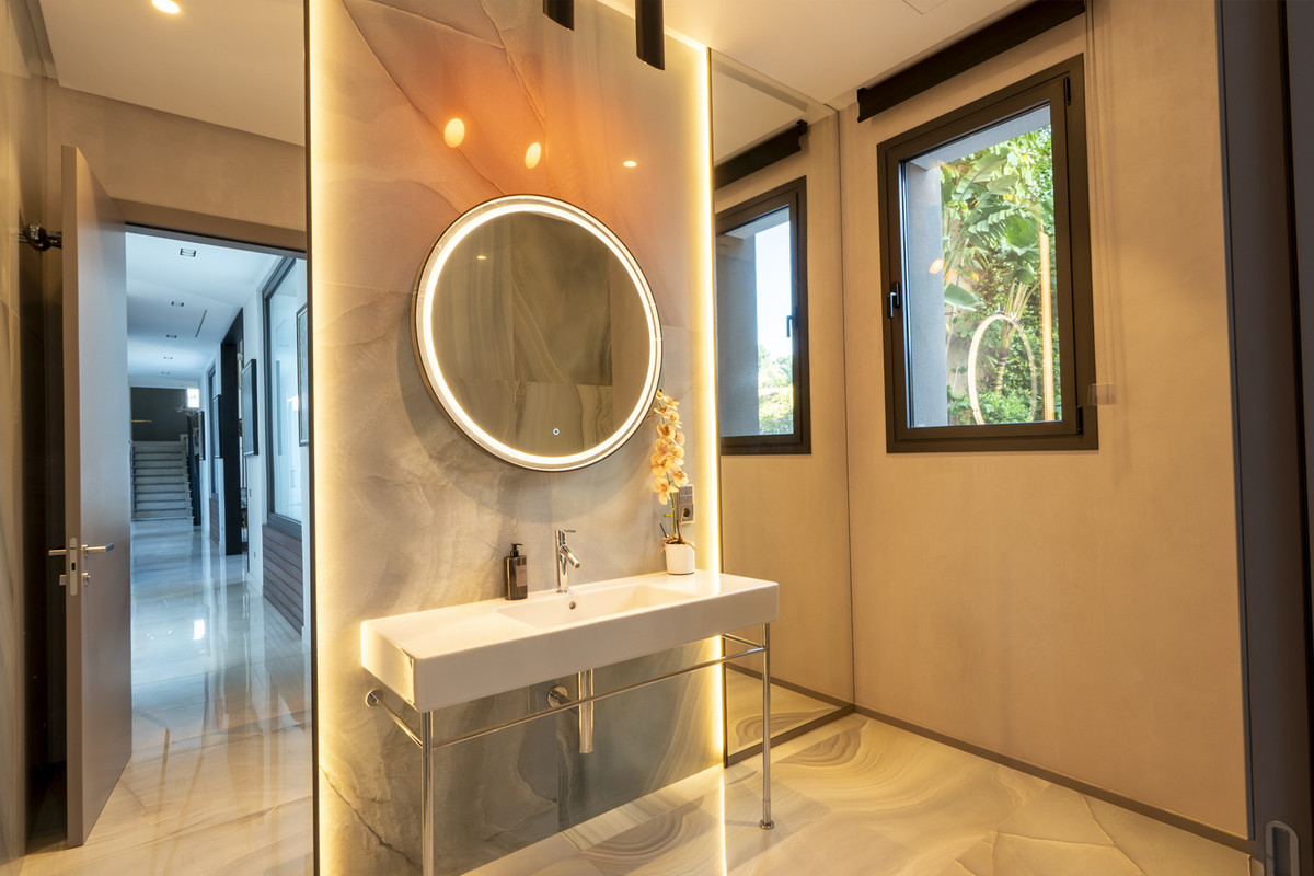 Se vende Villa - Chalet de 12 dormitorios en Costa Del Sol, Málaga, España