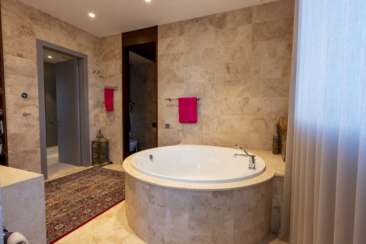 Se vende Villa - Chalet de 12 dormitorios en Costa Del Sol, Málaga, España
