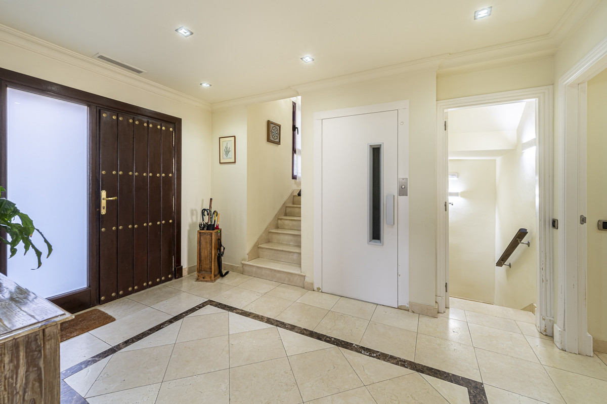 4 Bed Townhouse for sale in The Golden Mile Costa Del Sol, Málaga, Spain