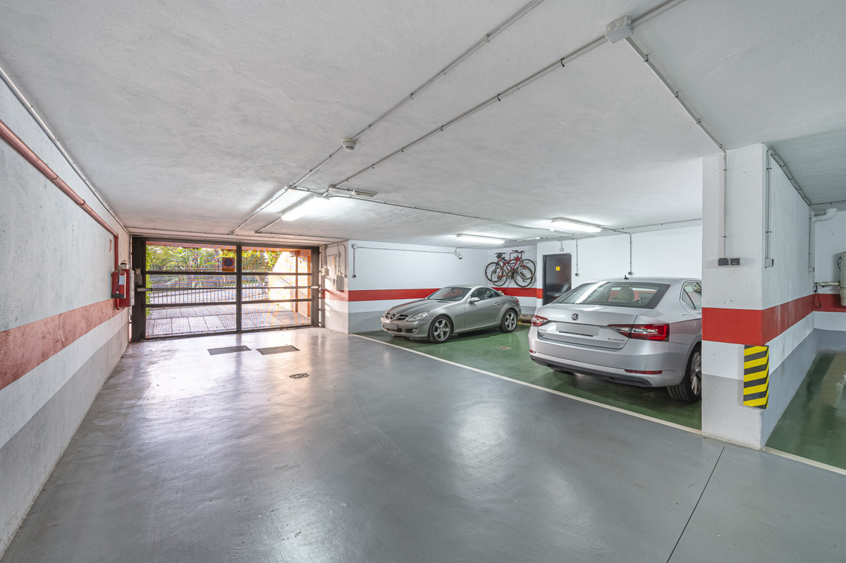 4 Bed Townhouse for sale in The Golden Mile Costa Del Sol, Málaga, Spain