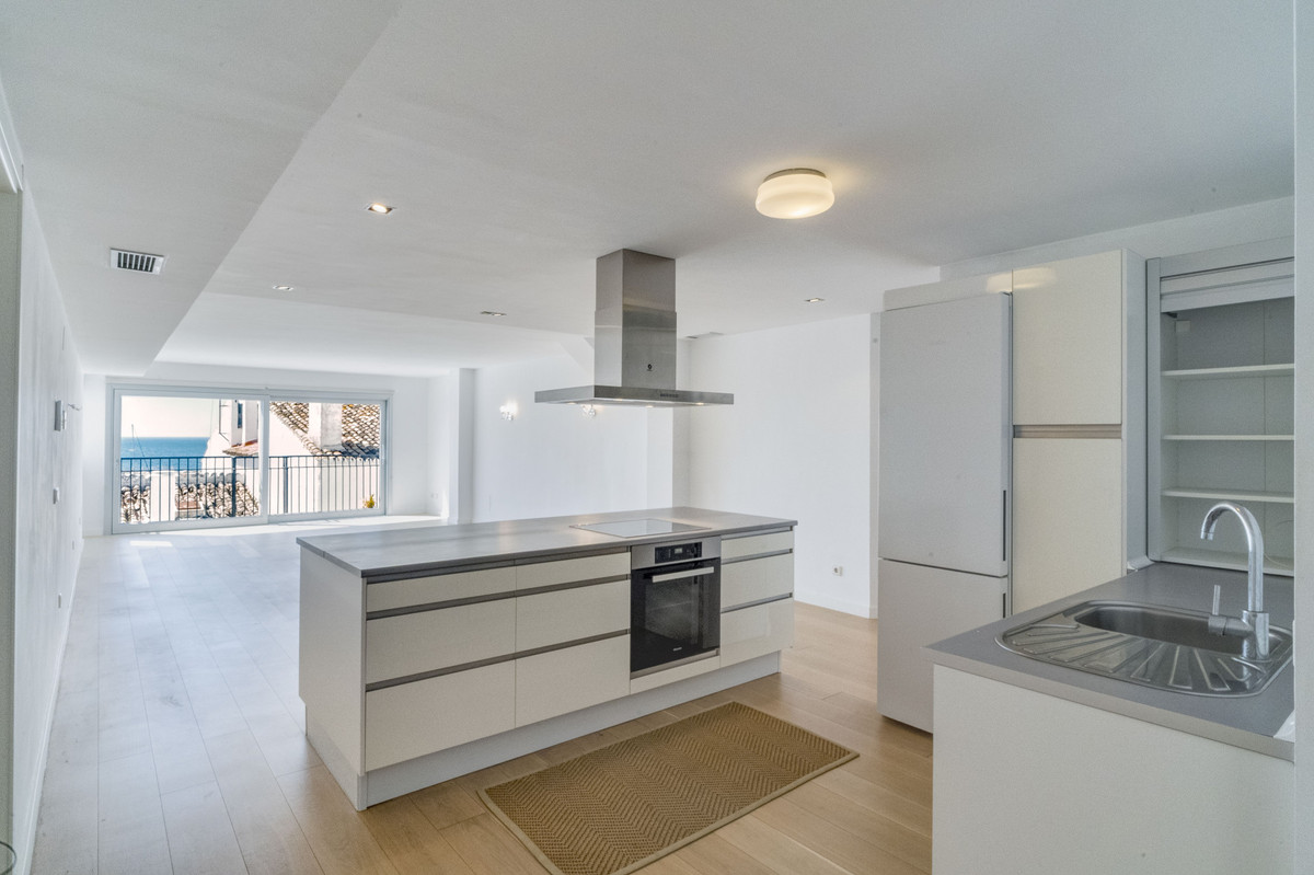 2 Bed Apartment for sale in Puerto Banús Costa Del Sol, Málaga, Spain