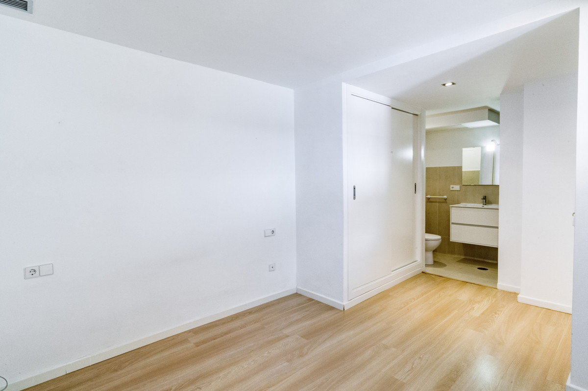 2 Bed Apartment for sale in Puerto Banús Costa Del Sol, Málaga, Spain