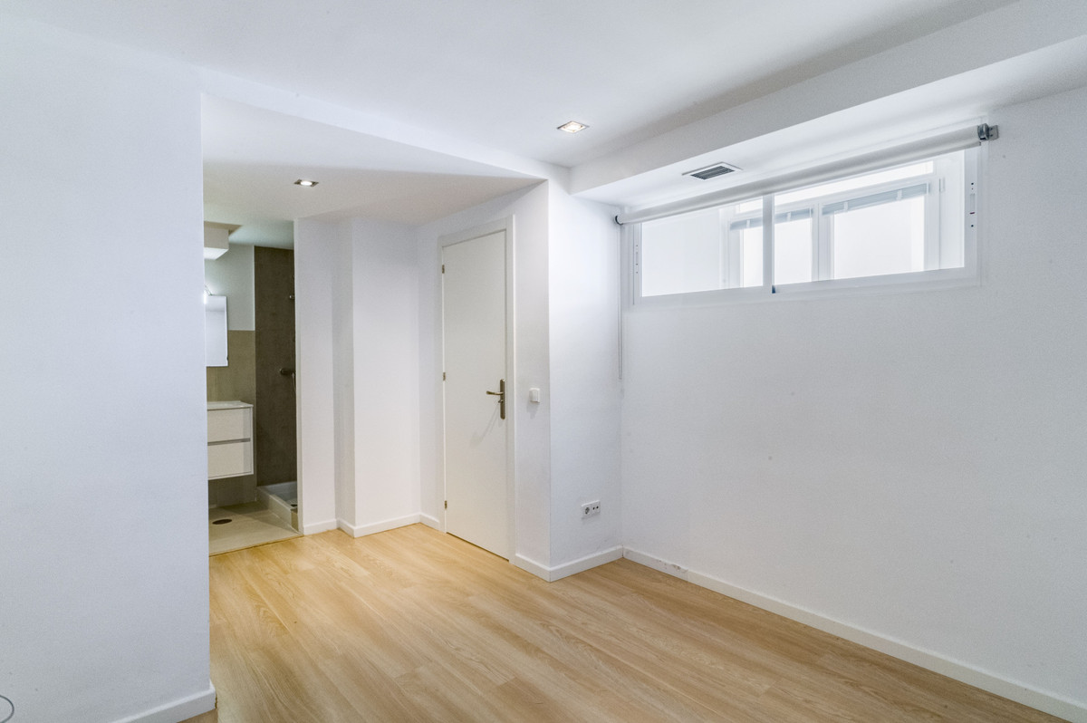 2 Bed Apartment for sale in Puerto Banús Costa Del Sol, Málaga, Spain