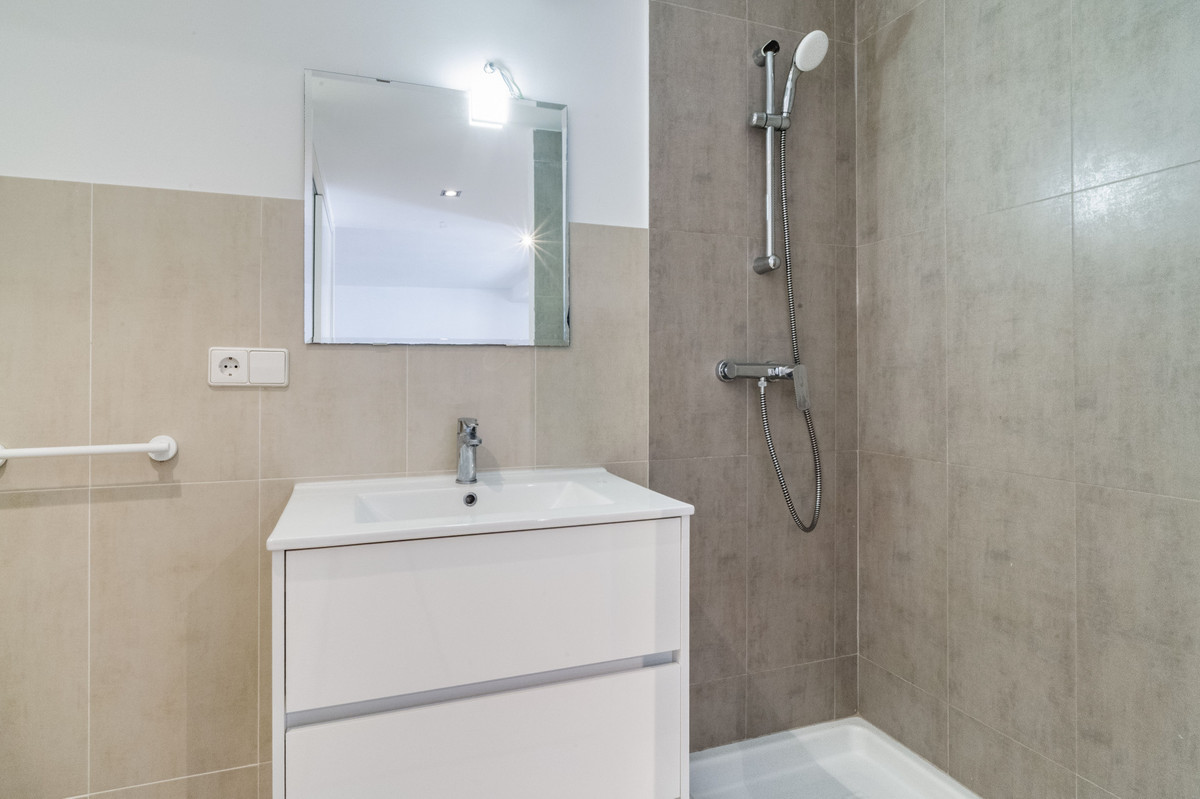 2 Bed Apartment for sale in Puerto Banús Costa Del Sol, Málaga, Spain