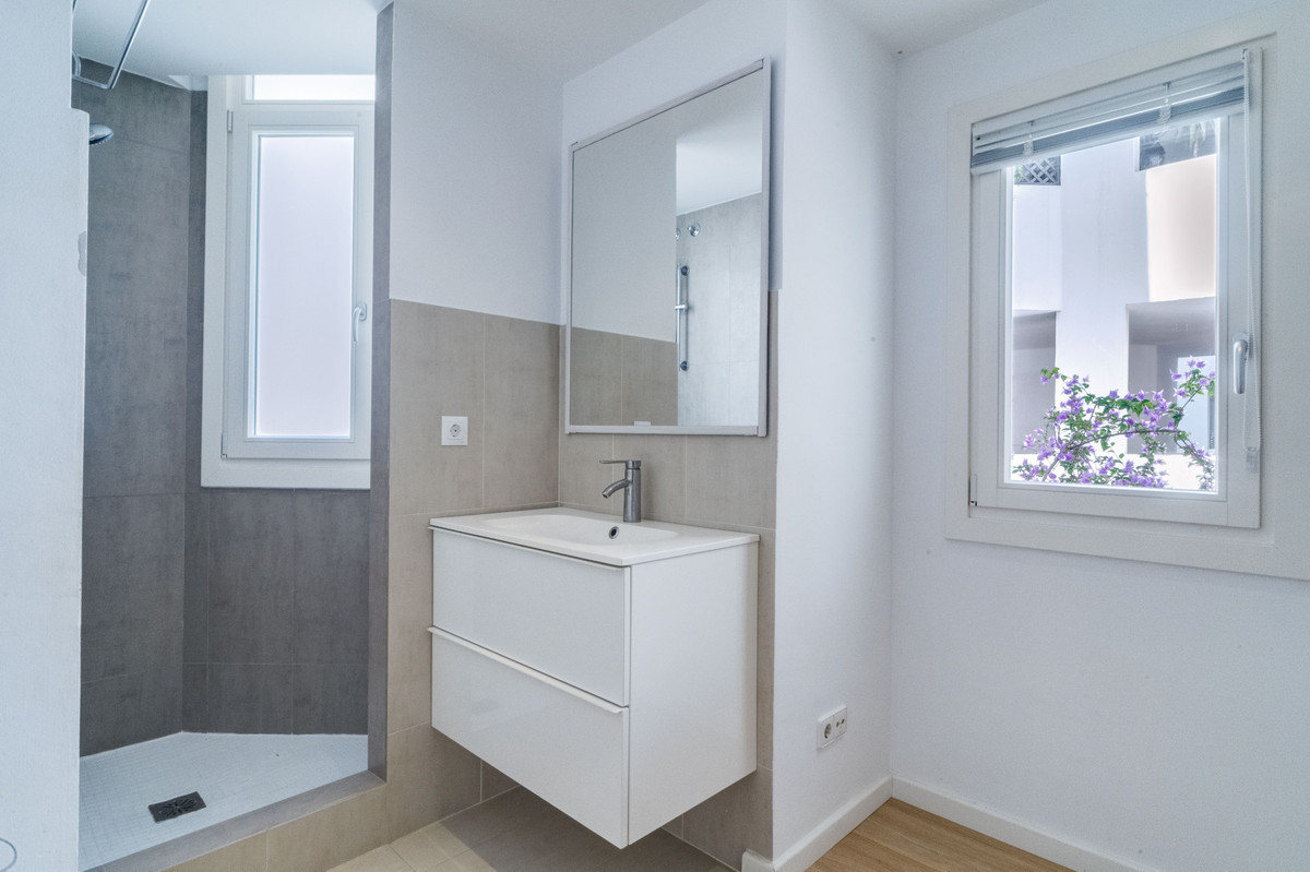 2 Bed Apartment for sale in Puerto Banús Costa Del Sol, Málaga, Spain