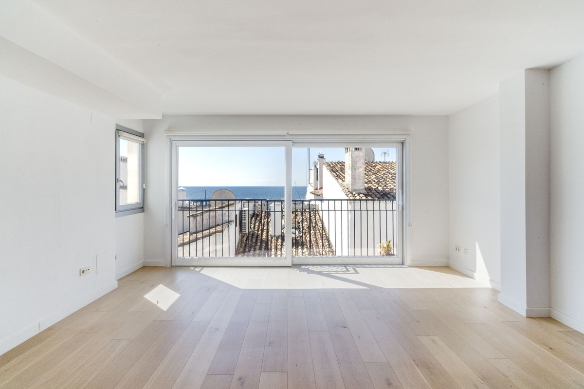 2 Bed Apartment for sale in Puerto Banús Costa Del Sol, Málaga, Spain
