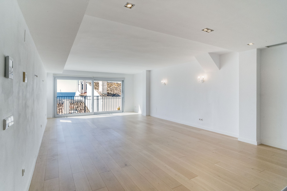 2 Bed Apartment for sale in Puerto Banús Costa Del Sol, Málaga, Spain
