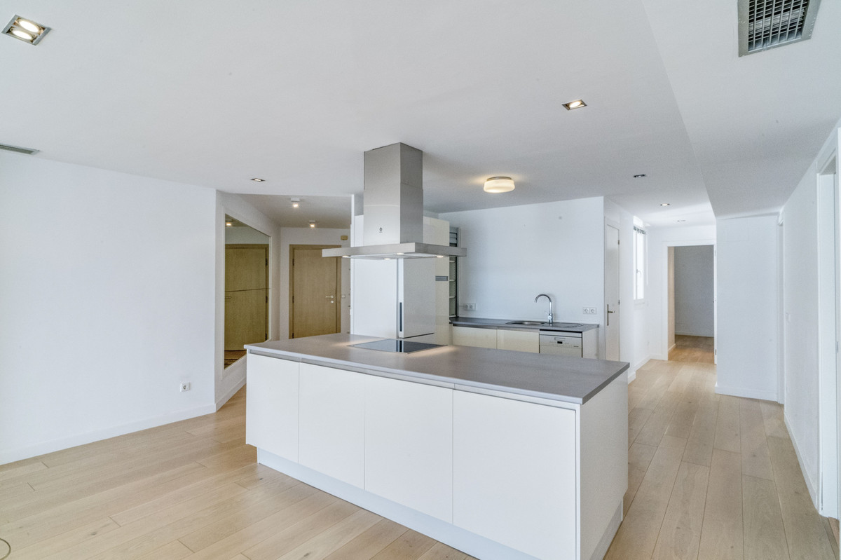 2 Bed Apartment for sale in Puerto Banús Costa Del Sol, Málaga, Spain