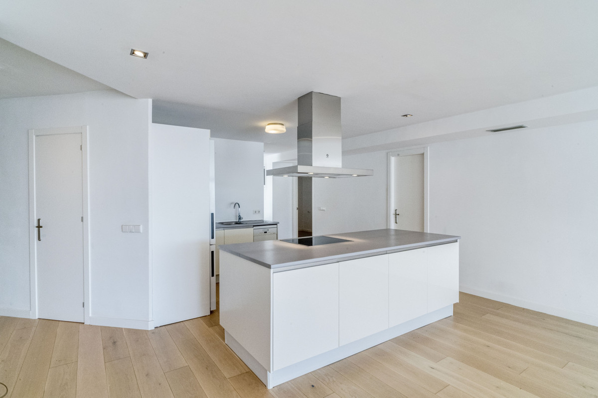 2 Bed Apartment for sale in Puerto Banús Costa Del Sol, Málaga, Spain