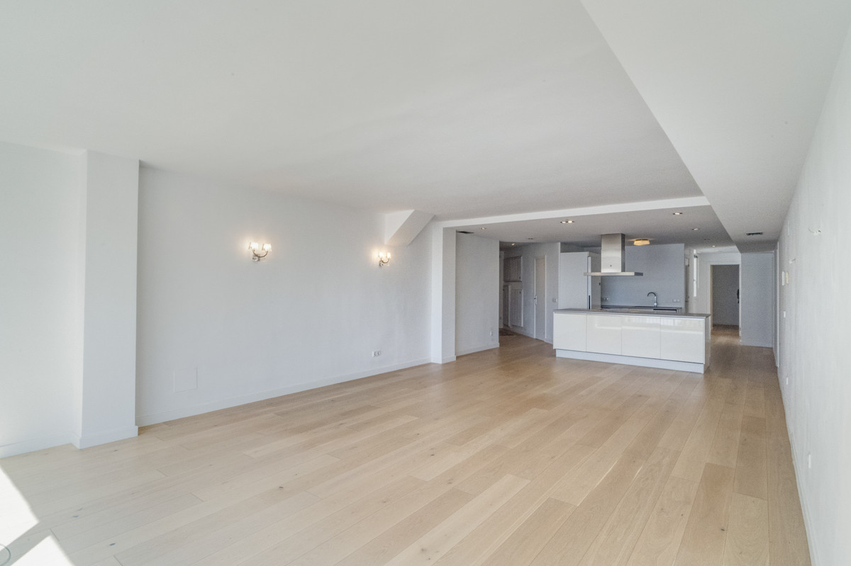 2 Bed Apartment for sale in Puerto Banús Costa Del Sol, Málaga, Spain