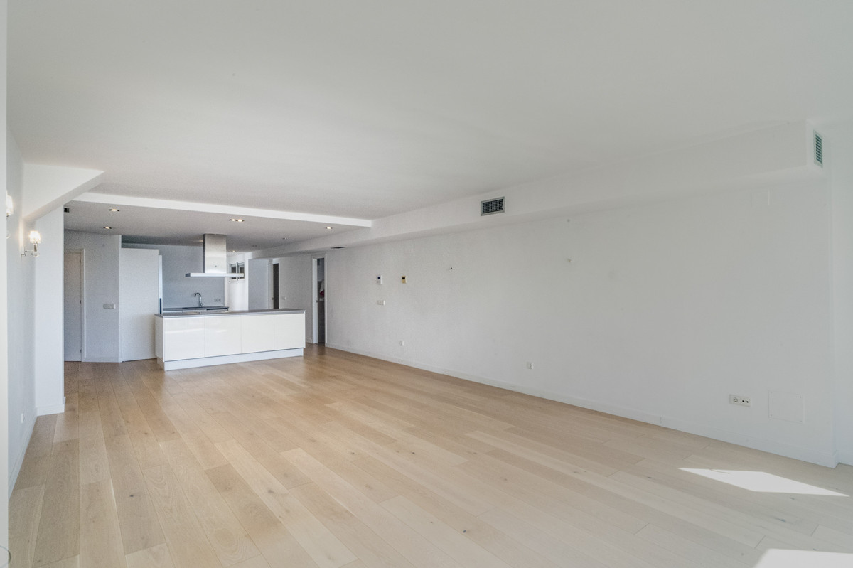 2 Bed Apartment for sale in Puerto Banús Costa Del Sol, Málaga, Spain