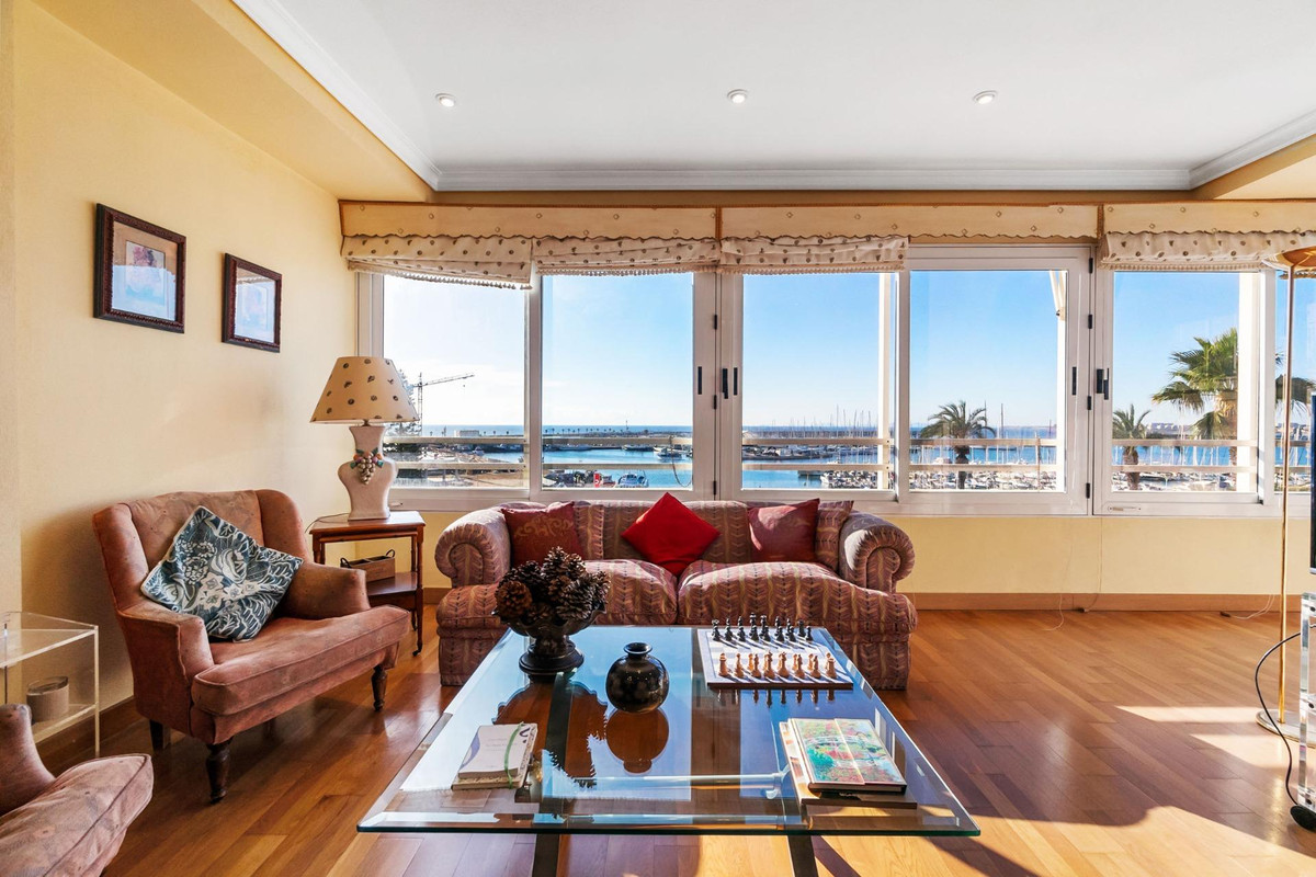Se vende Apartamento Planta Media de 4 dormitorios en Costa Blanca, Alicante, España