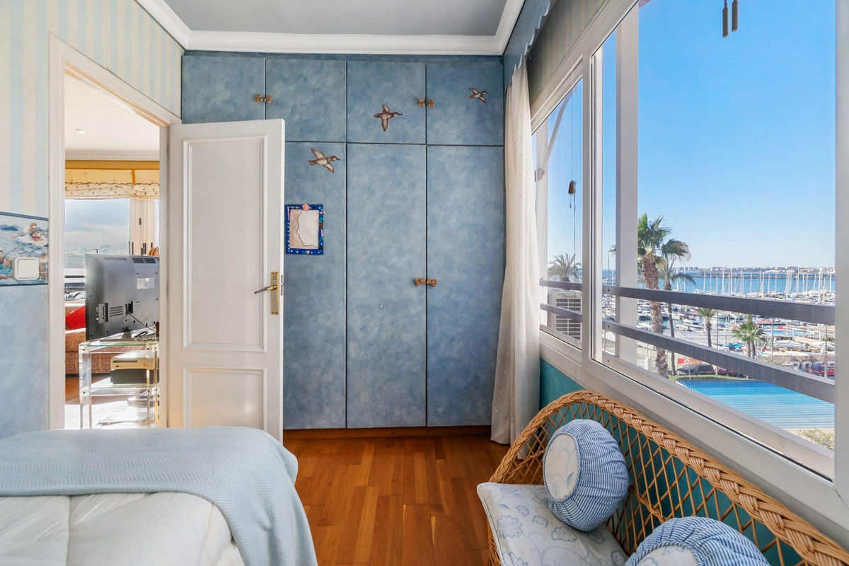 Se vende Apartamento Planta Media de 4 dormitorios en Costa Blanca, Alicante, España