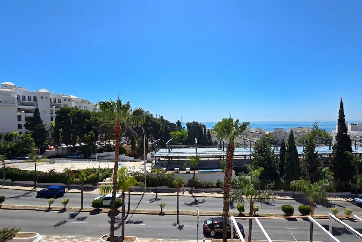 3 Bed Apartment for sale in La Carihuela Costa Del Sol, Málaga, Spain