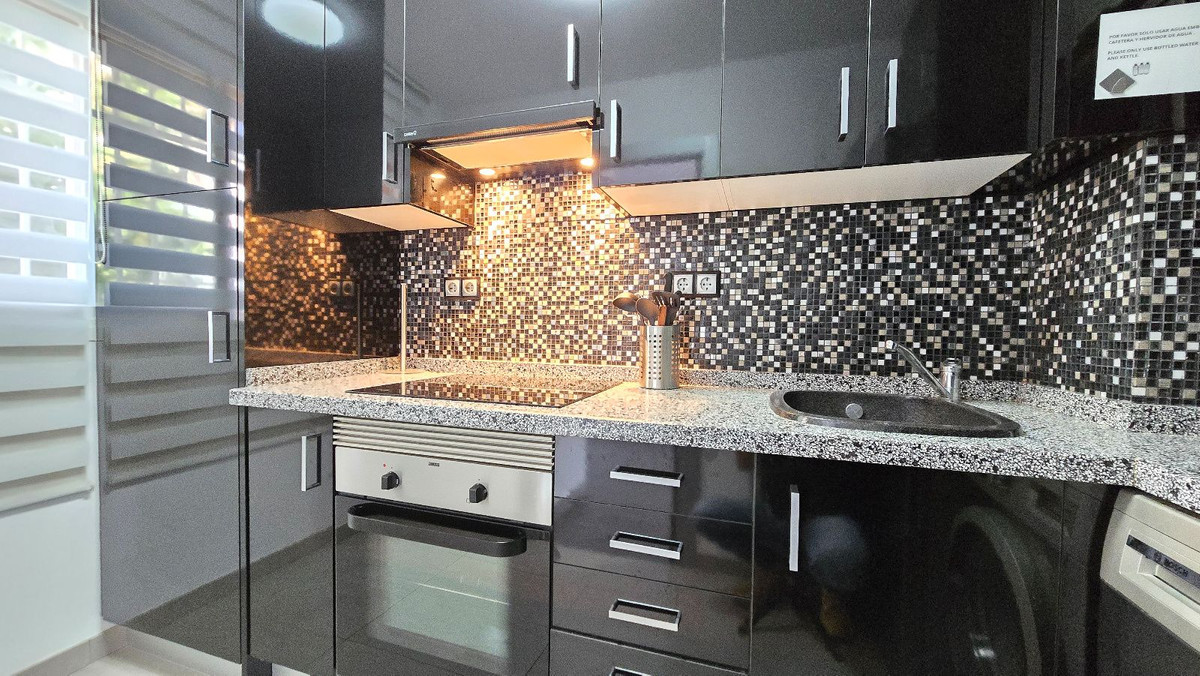 3 Bed Apartment for sale in La Carihuela Costa Del Sol, Málaga, Spain