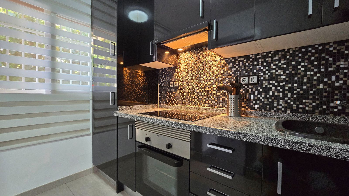 3 Bed Apartment for sale in La Carihuela Costa Del Sol, Málaga, Spain