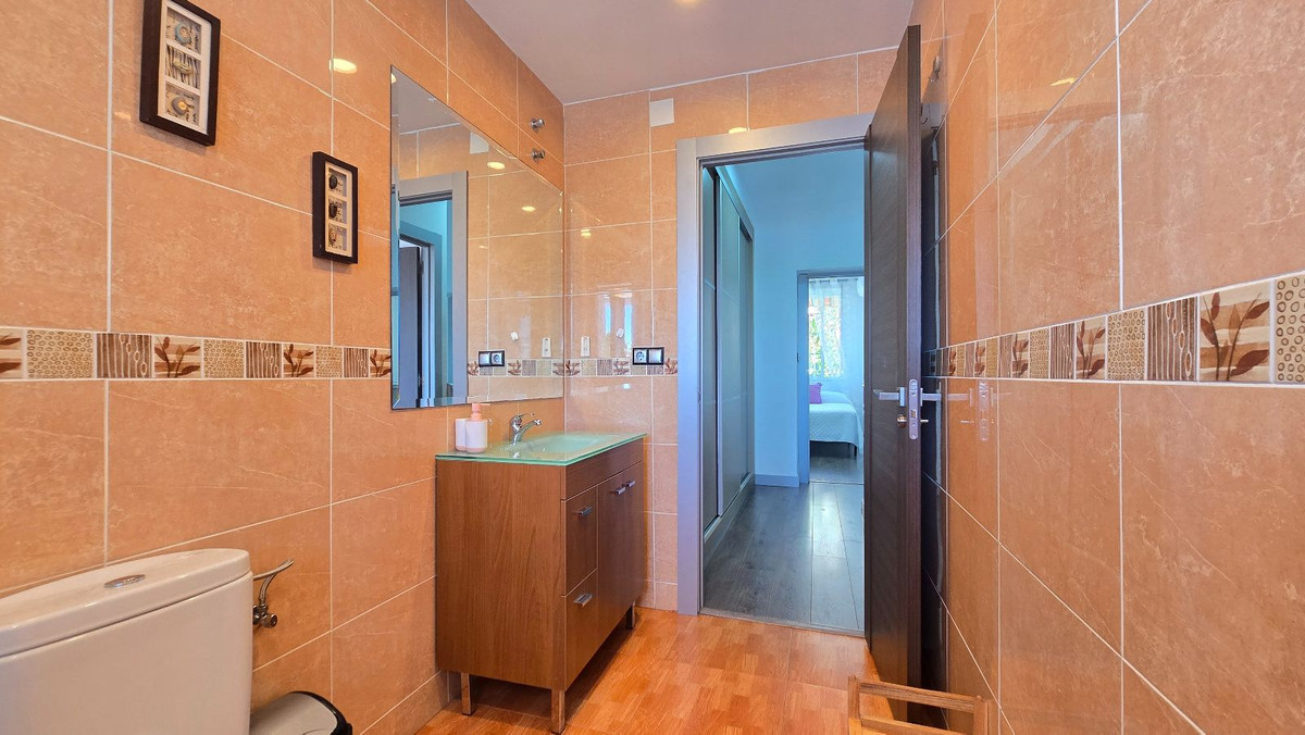3 Bed Apartment for sale in La Carihuela Costa Del Sol, Málaga, Spain
