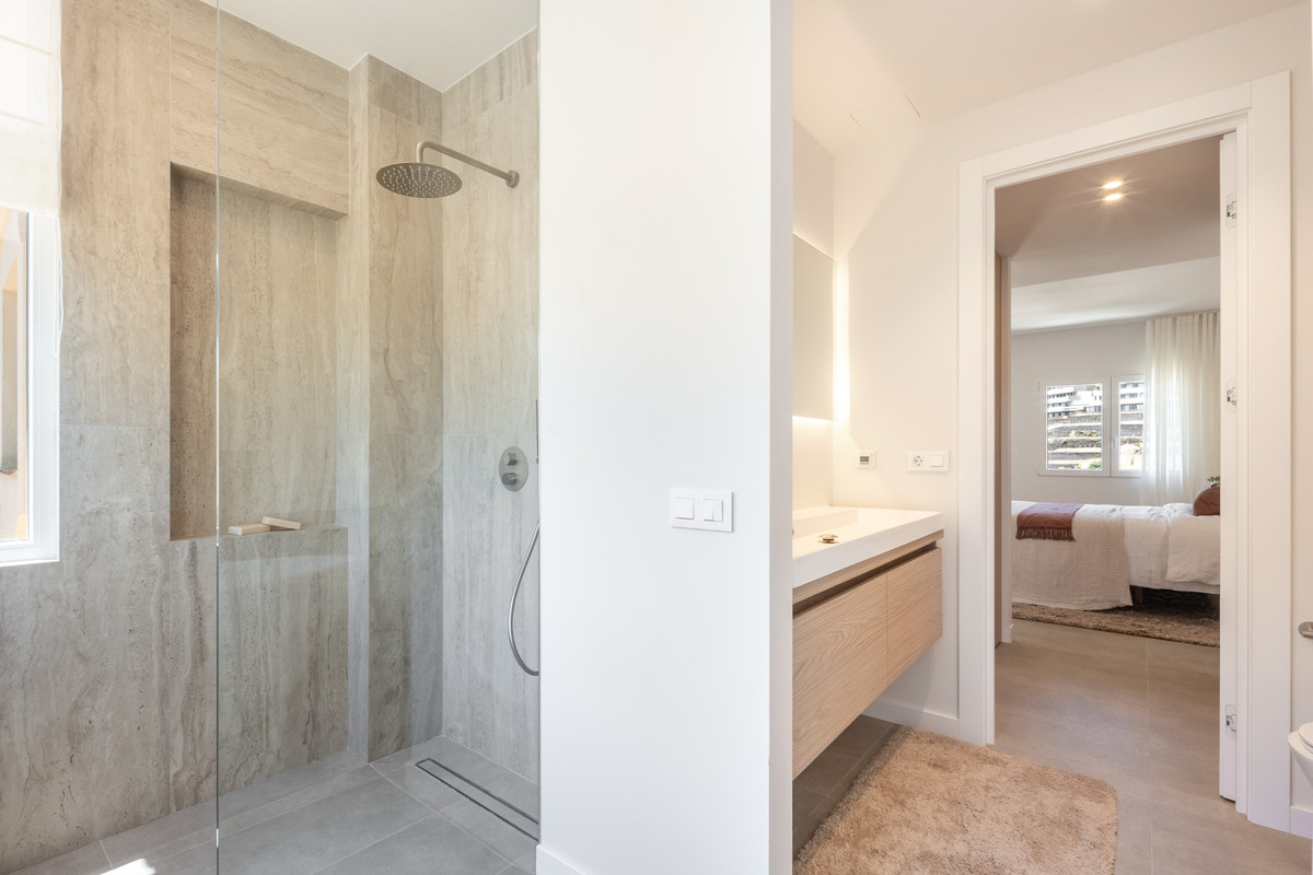 3 Bed Apartment for sale in Benahavís Costa Del Sol, Málaga, Spain