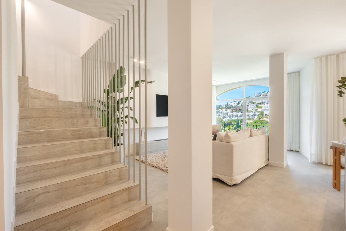 3 Bed Apartment for sale in Benahavís Costa Del Sol, Málaga, Spain