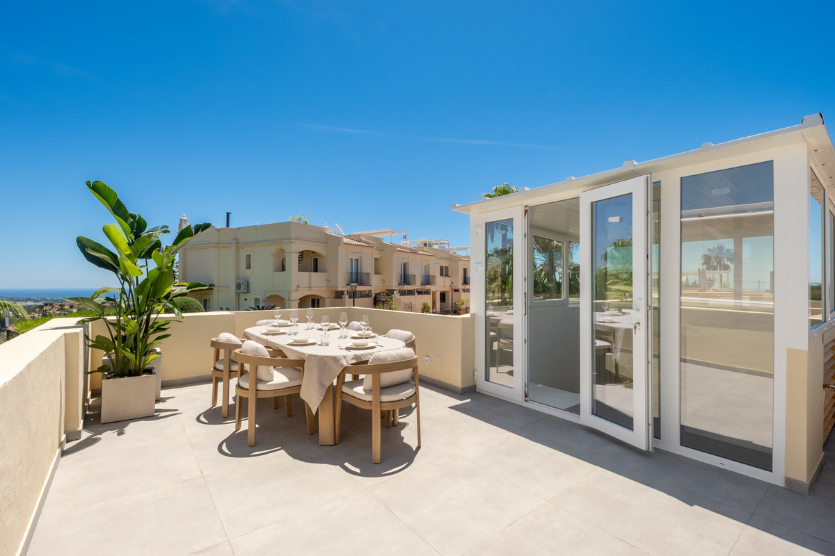 3 Bed Apartment for sale in Benahavís Costa Del Sol, Málaga, Spain