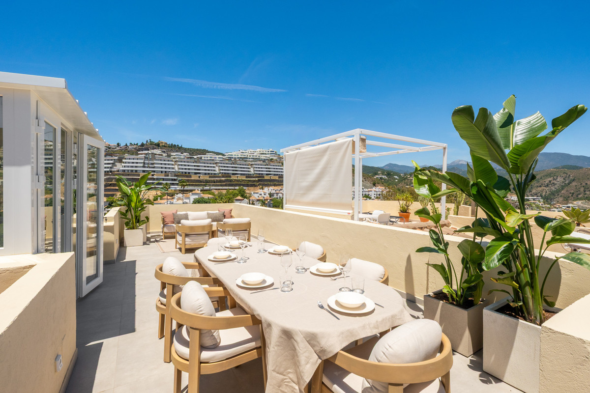 3 Bed Apartment for sale in Benahavís Costa Del Sol, Málaga, Spain