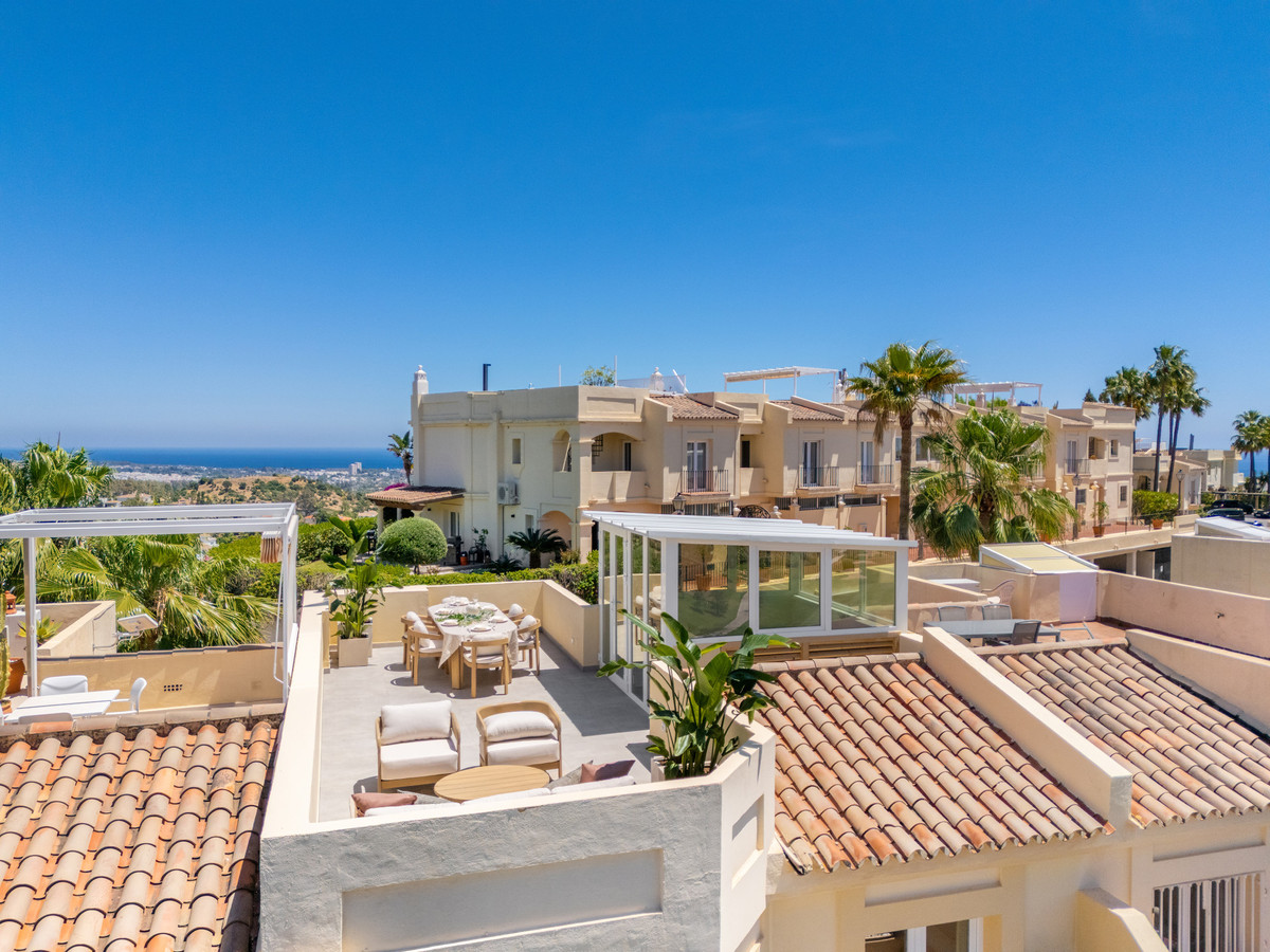 3 Bed Apartment for sale in Benahavís Costa Del Sol, Málaga, Spain