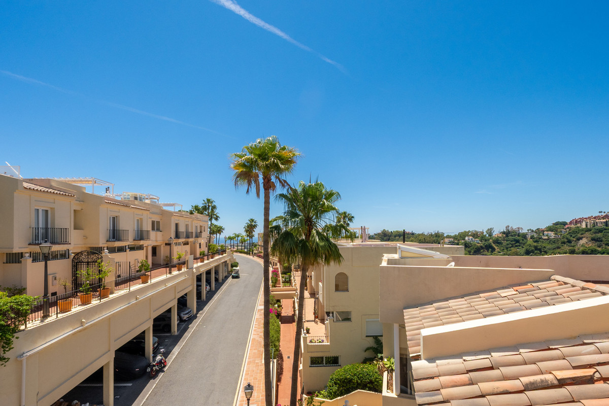 3 Bed Apartment for sale in Benahavís Costa Del Sol, Málaga, Spain
