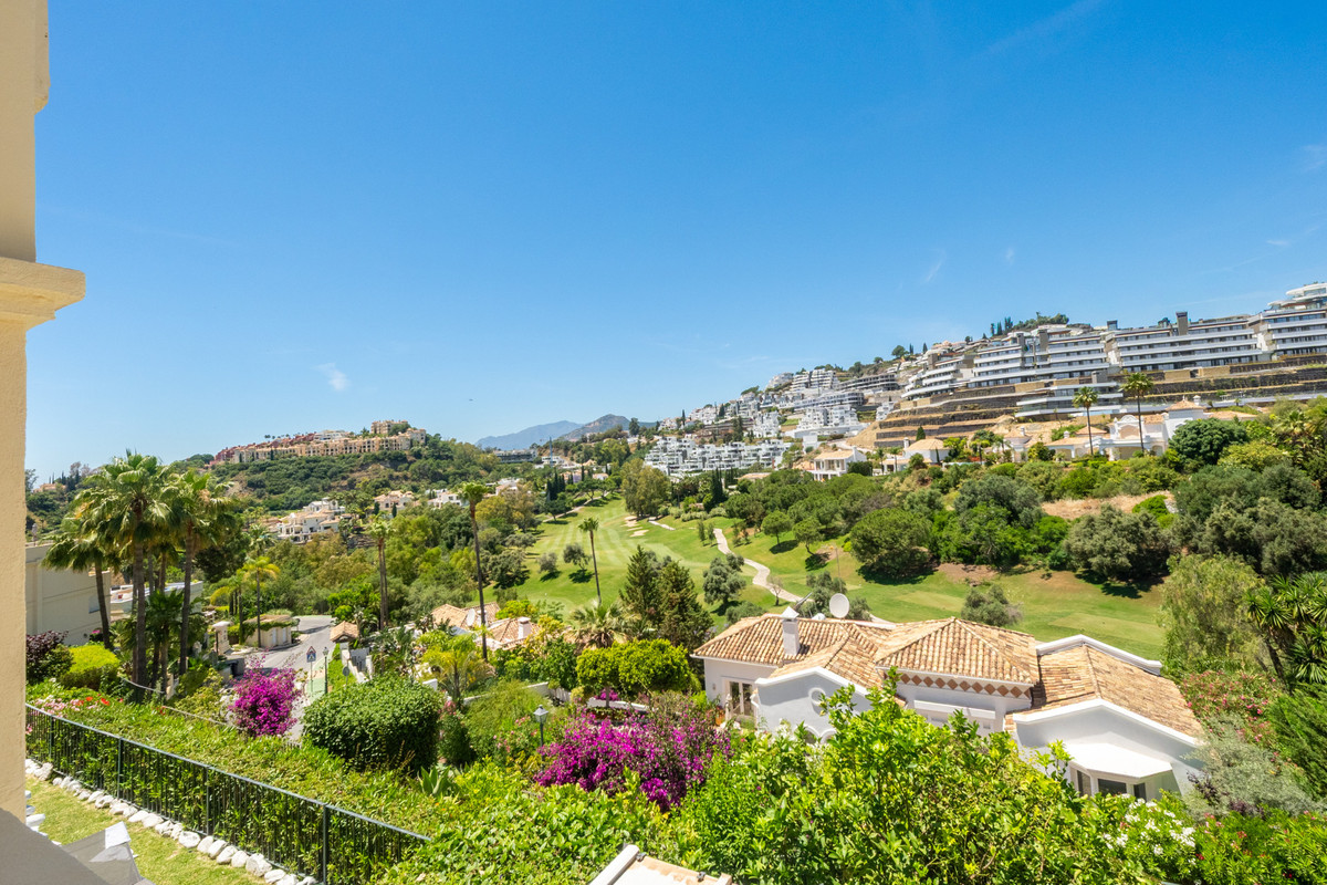 3 Bed Apartment for sale in Benahavís Costa Del Sol, Málaga, Spain