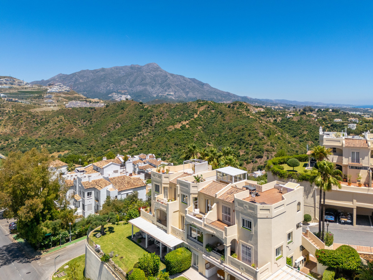 3 Bed Apartment for sale in Benahavís Costa Del Sol, Málaga, Spain
